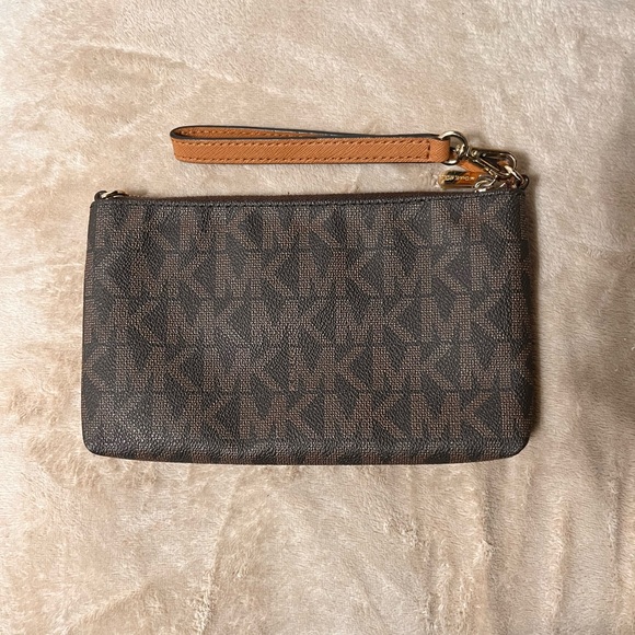 Michael Kors Vintage Wristlet - Picture 3 of 4